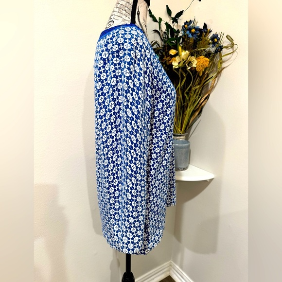 Peck & Peck Chic Blue Graphic 3/4 Sleeve Blue Sequenced Neckline Top Size XL - Picture 2 of 8